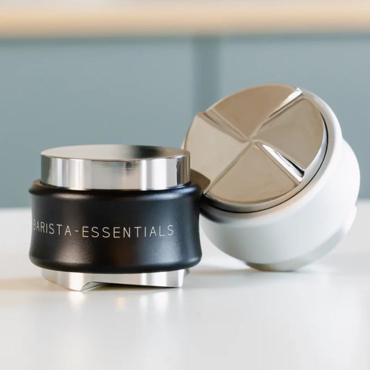 Detailfoto van de verstelbare tamperdiepte van de Barista Essentials tamper & verdeler.