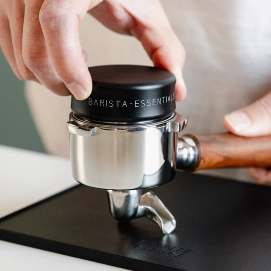 Professionele 51mm espresso distributor en leveler voor optimale extractie.