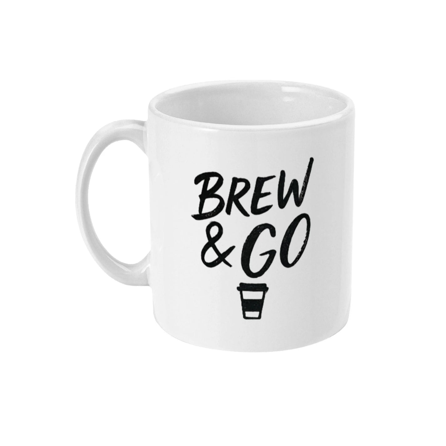 Vooraanzicht van witte keramische koffiemok met de tekst 'Brew & Go', geschikt voor links- en rechtshandigen.