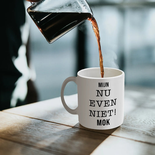 Grappige koffiemok cadeau voor vriendin of collega die dol is op koffie