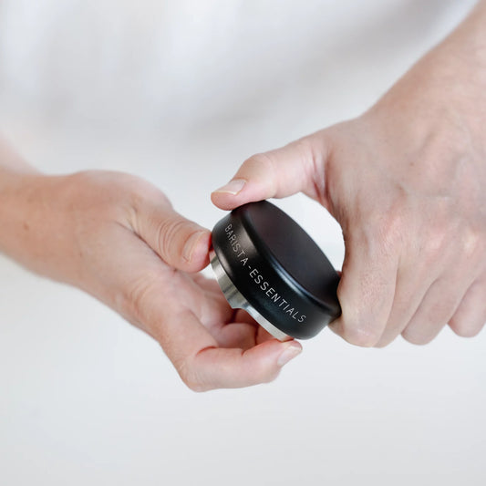 Complete barista-set met koffieverdeler en tamper voor een professionele espresso.