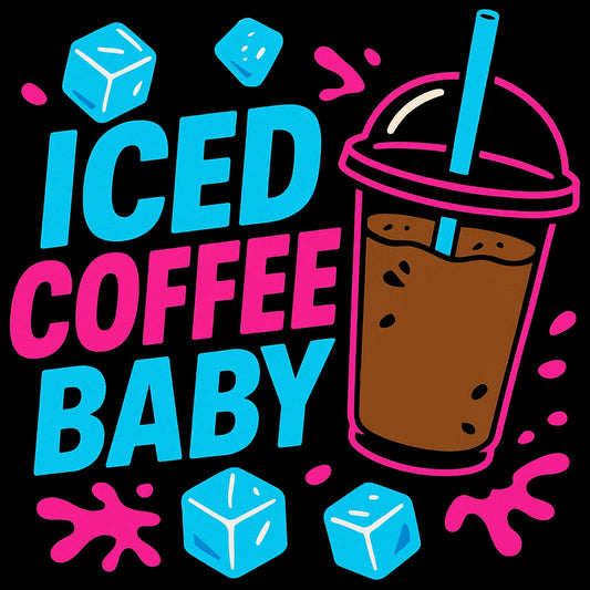 Opvallende pop art print met iced coffee, felroze en neonblauwe accenten en de tekst ‘Iced Coffee Baby’ – perfect voor de iced coffee generation.