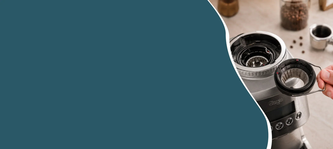 Bovenste maalschijf van een Sage-espressomachine wordt één nummer fijner afgesteld