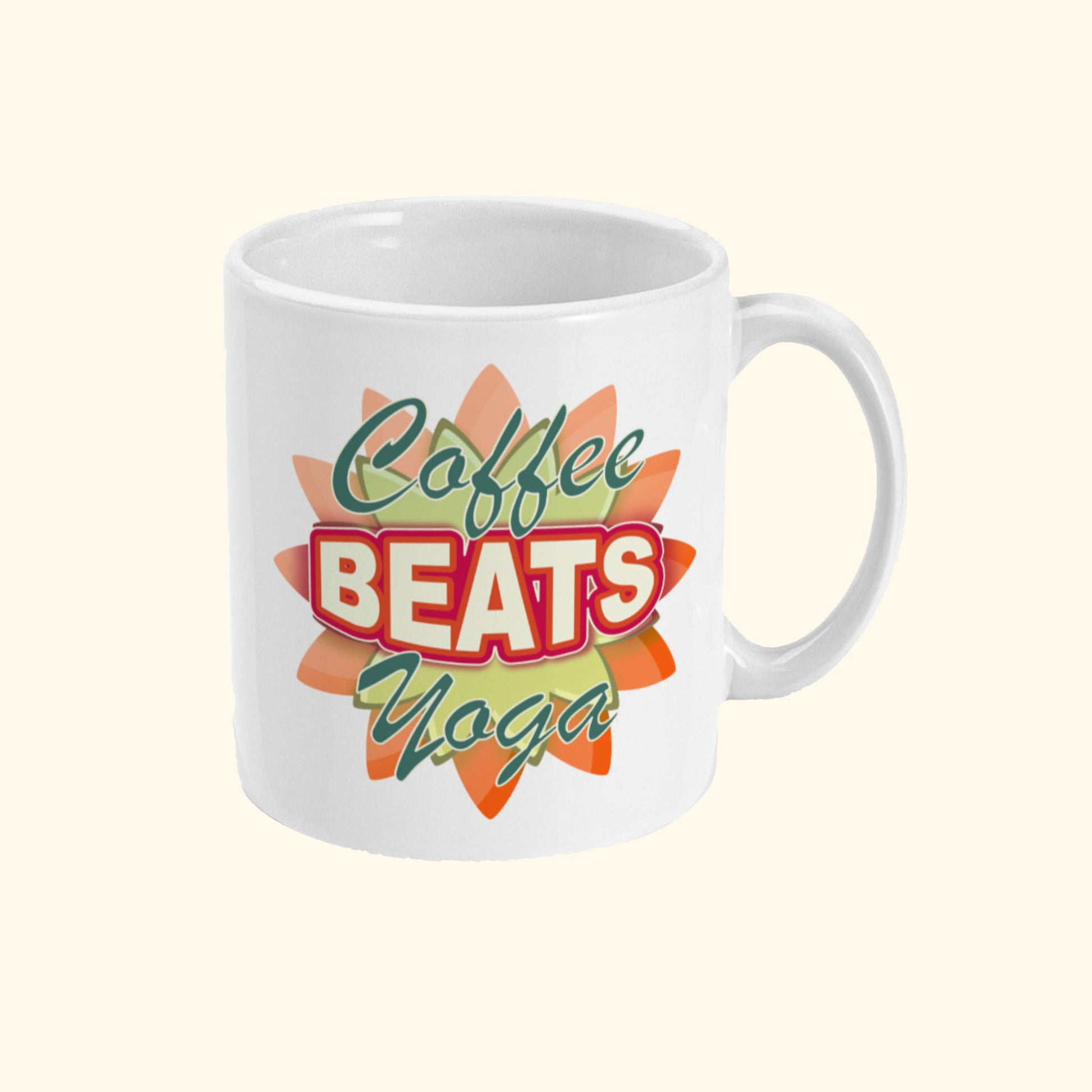 Koffie mok met koffie design en tekst Coffee Beats Yoga van de Baristashop en Geertjandebaristaman. Productafbeelding rechterzijde.