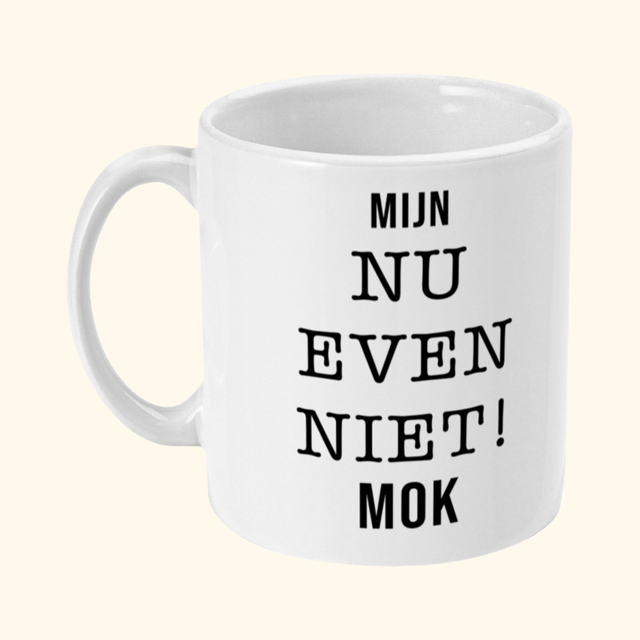 Koffie Mok met grappige tekst Mijn NU EVEN NIET! mok. Zijaanzicht.