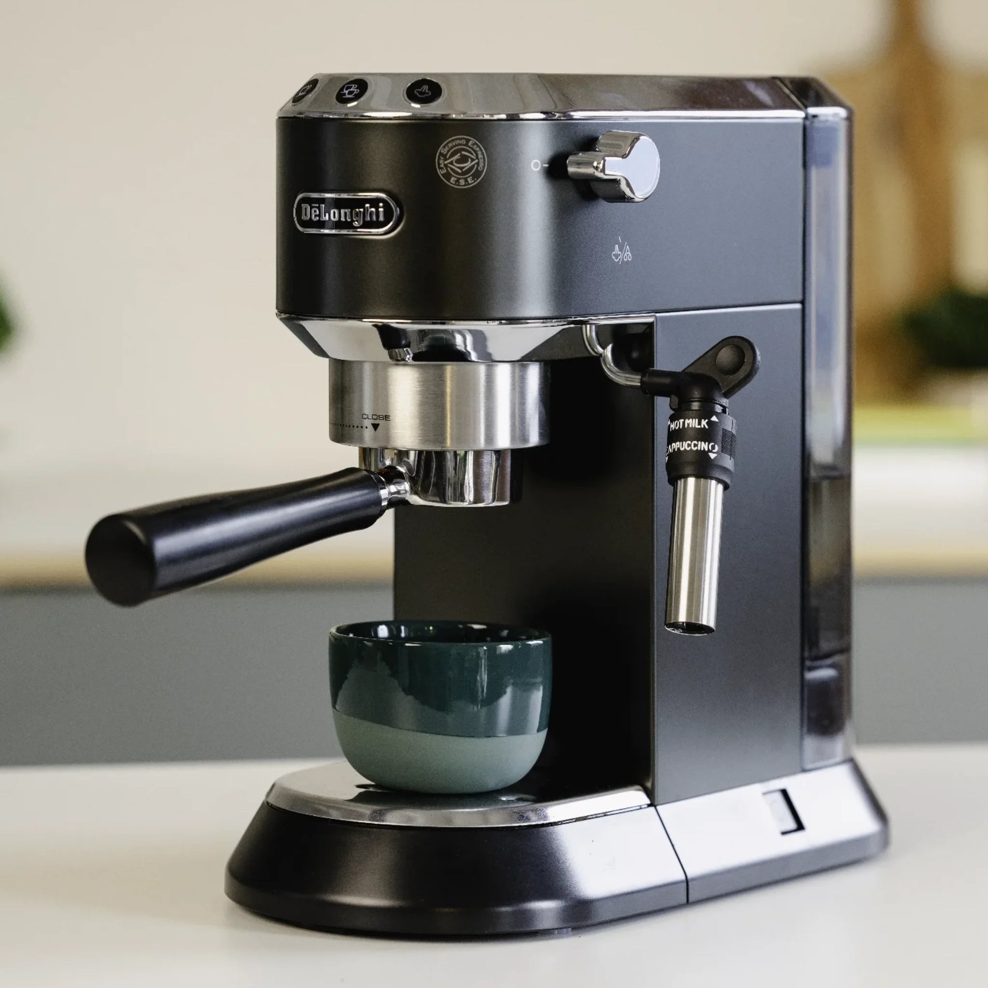 Naked filterdrager zwart van 51mm voor de'longhi dedica espressomachine 5.