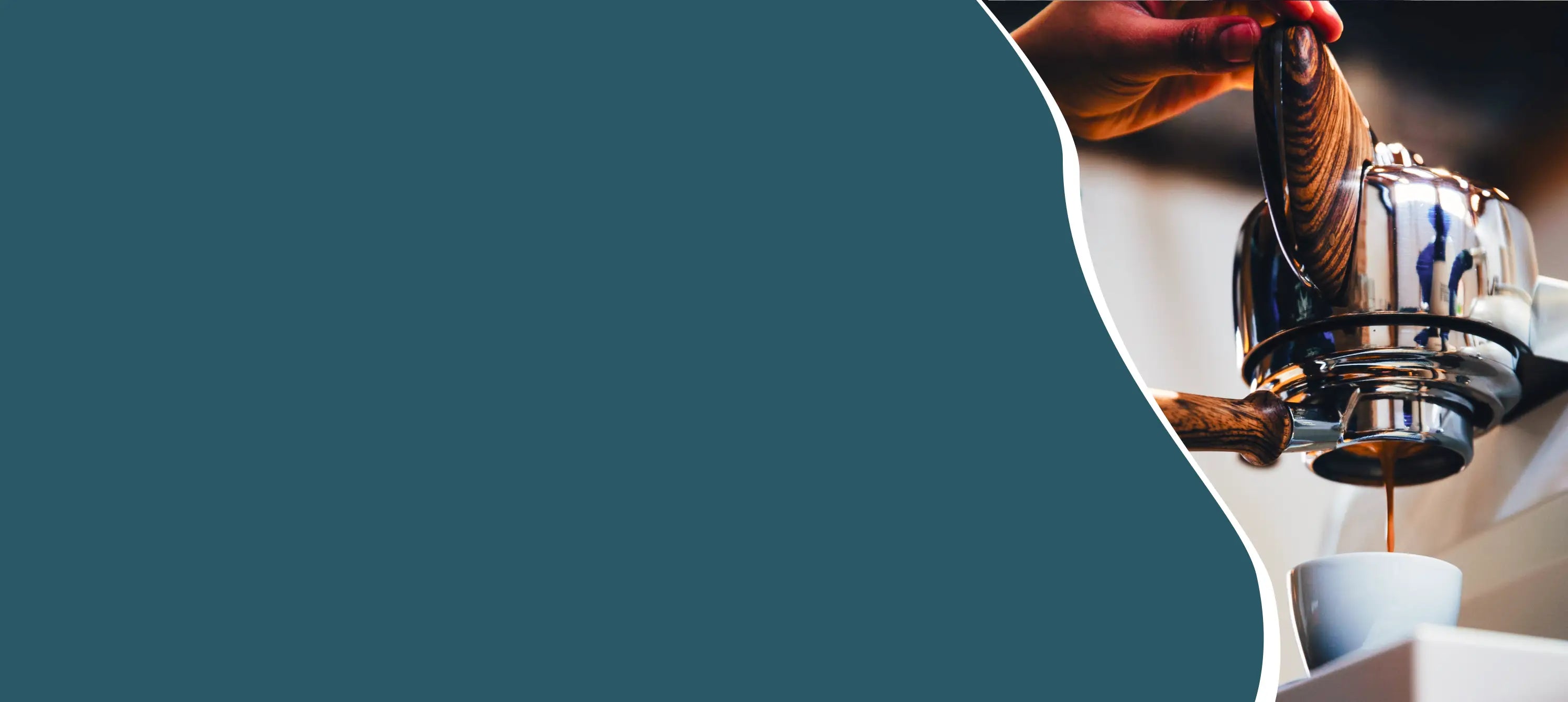 Banner voor de homepage van De Barista Shop met espresso extractie op een espressomachine