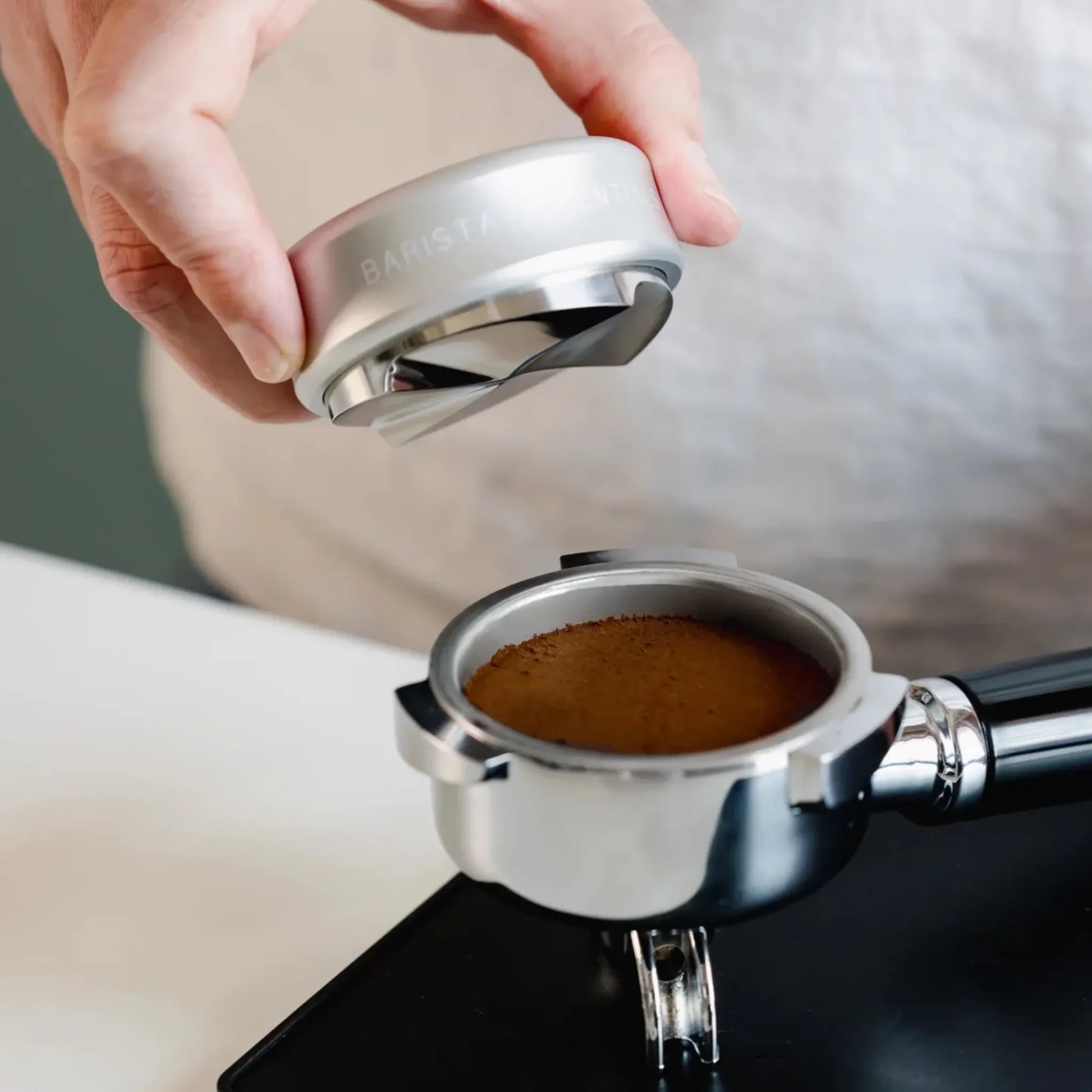 Resultaat van gelijkmatig verdeelde koffie met 58 mm koffieverdeler van Barista Essentials