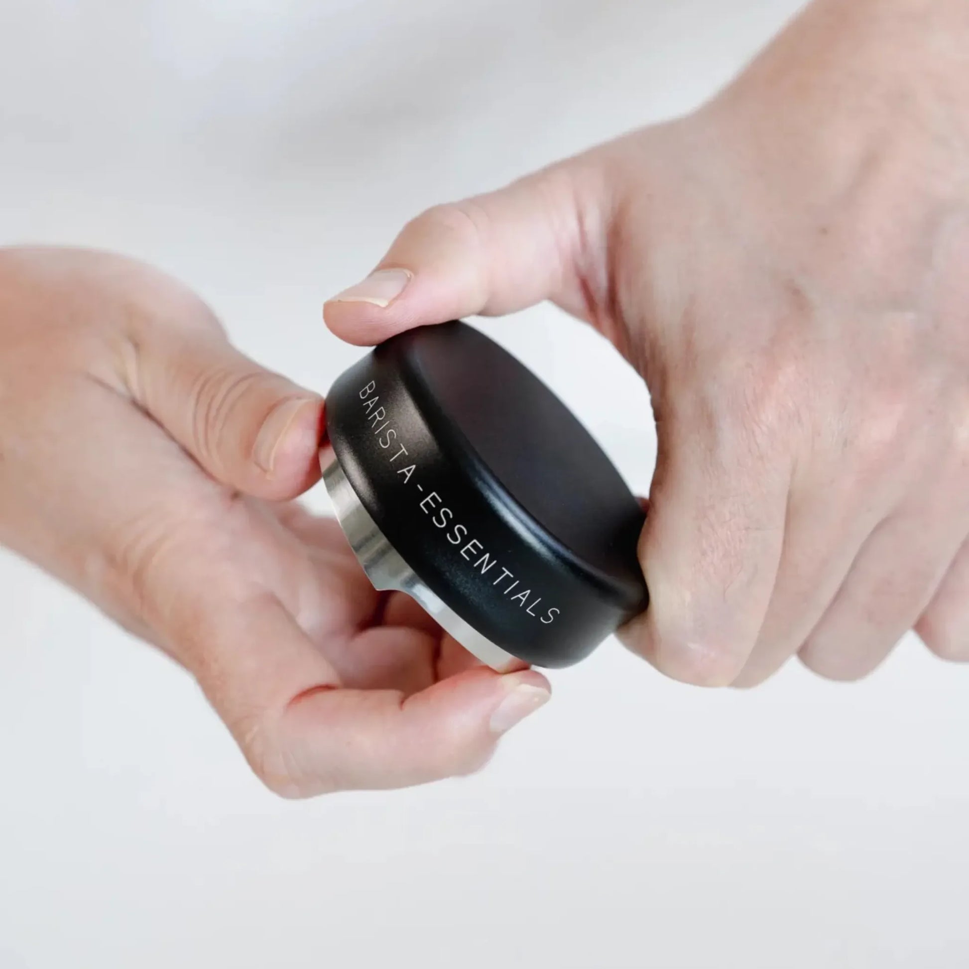 Vergelijking van zwarte en zilveren uitvoering van de Barista Essentials koffieverdeler