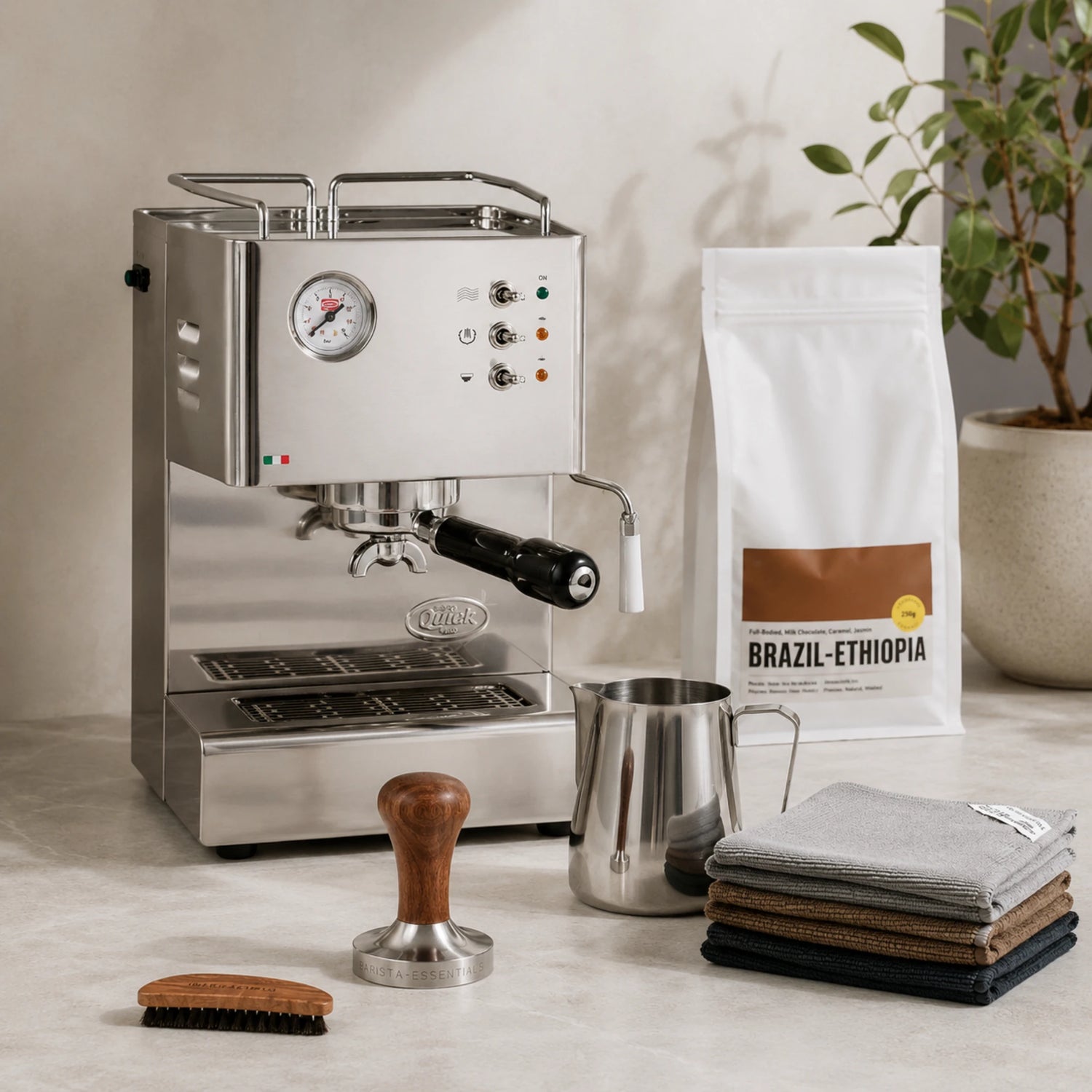 Basis barista tools naast een nieuwe QuickMill espressomachine voor espresso thuis