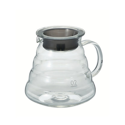 Deze Hario Clear Server van Glas is gemaakt voor ongeveer drie kopjes filterkoffie. Het glazen deksel van de Hario Clear Server van glas bevat een rubberen rand, die de koffie in het kannetje warm houdt. Met zijn elegante vorm en lichte bollingen krijgt deze Hario Clear Server voor Filterkoffie de bekende Japanse feel.