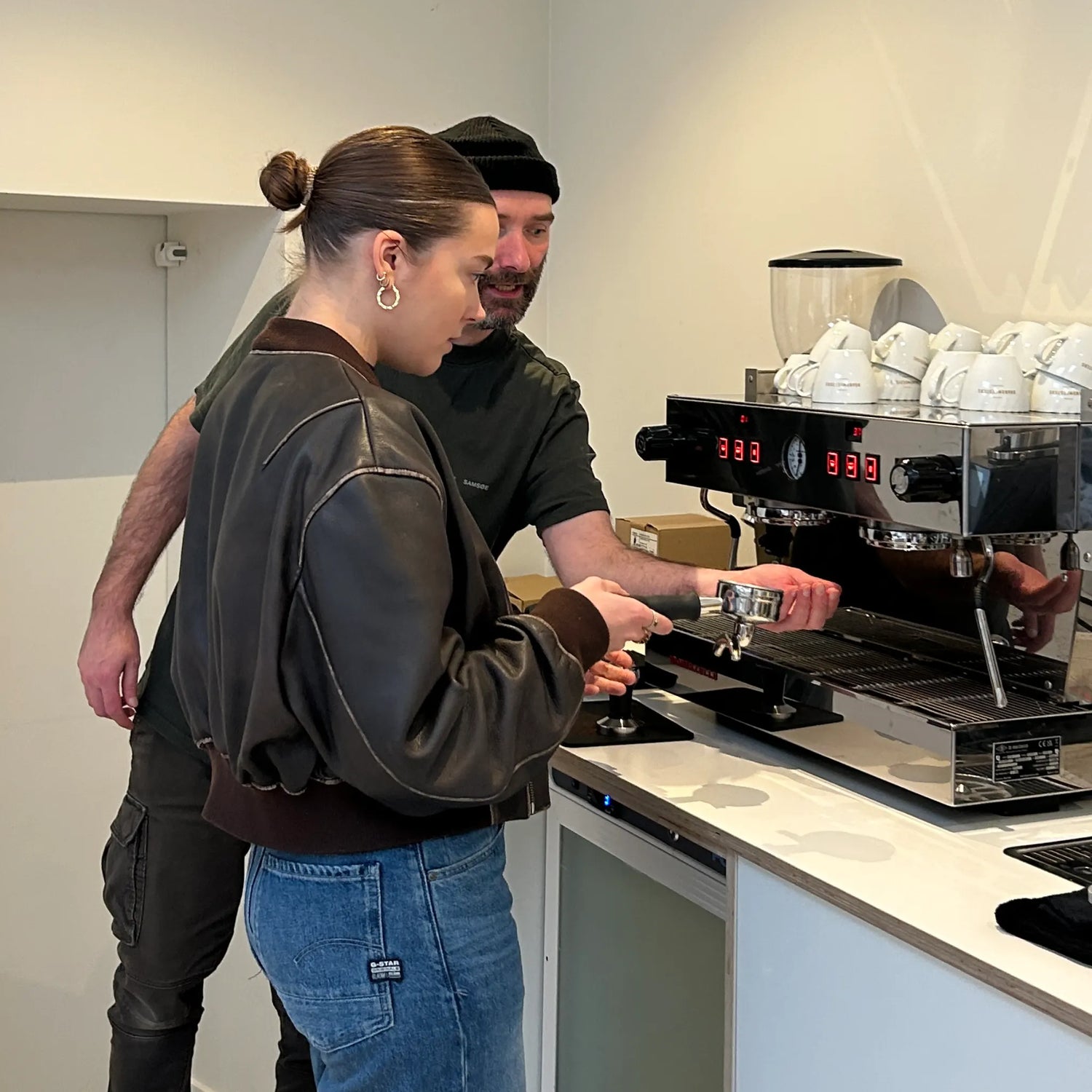 Espresso zetten op de barista workshop in Amsterdam.