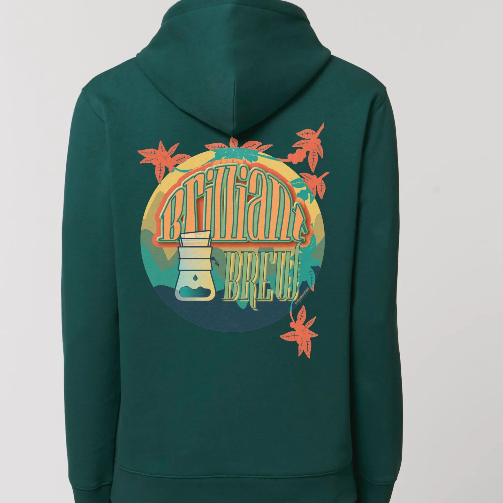 Hoodie organic groen met koffie afbeelding en tekst op achterkant van debaristashop en geertjandebaristaman. Productafbeelding achterkant.