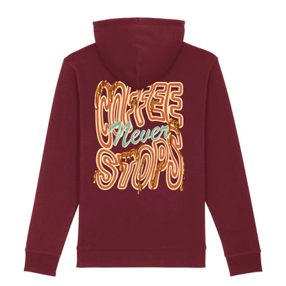 Hoodie rood met koffie tekst Coffee Never Stops op achterkant.