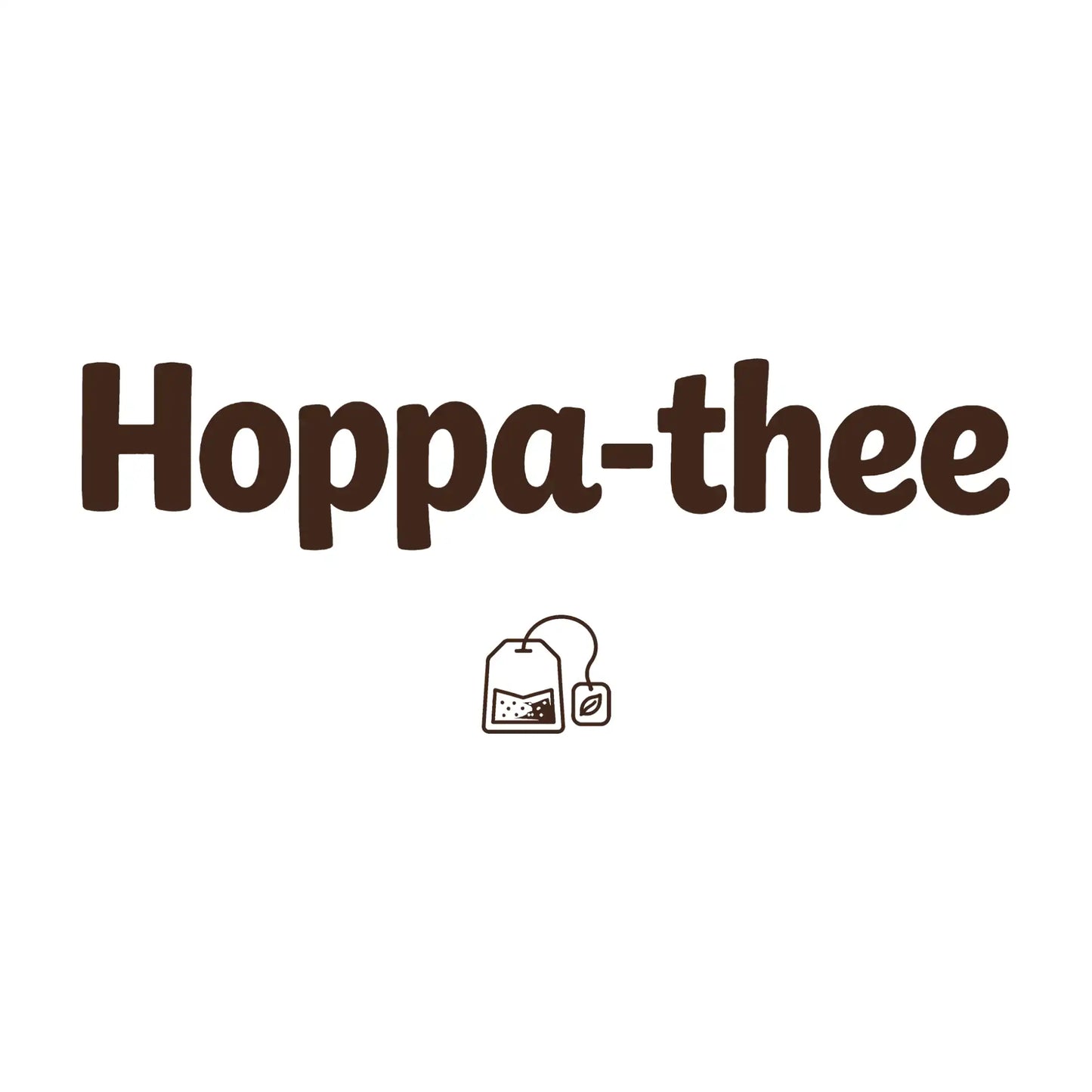 Minimalistisch Hoppa-thee ontwerp met afgeronde typografie en thee-icoon, gebruikt als bedrukking op een witte thee mok.