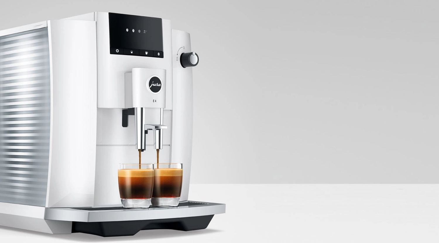 Jura E4 volautomatische koffiemachine in wit met twee espresso’s, geschikt voor espresso, koffie en americano zonder melksysteem.
