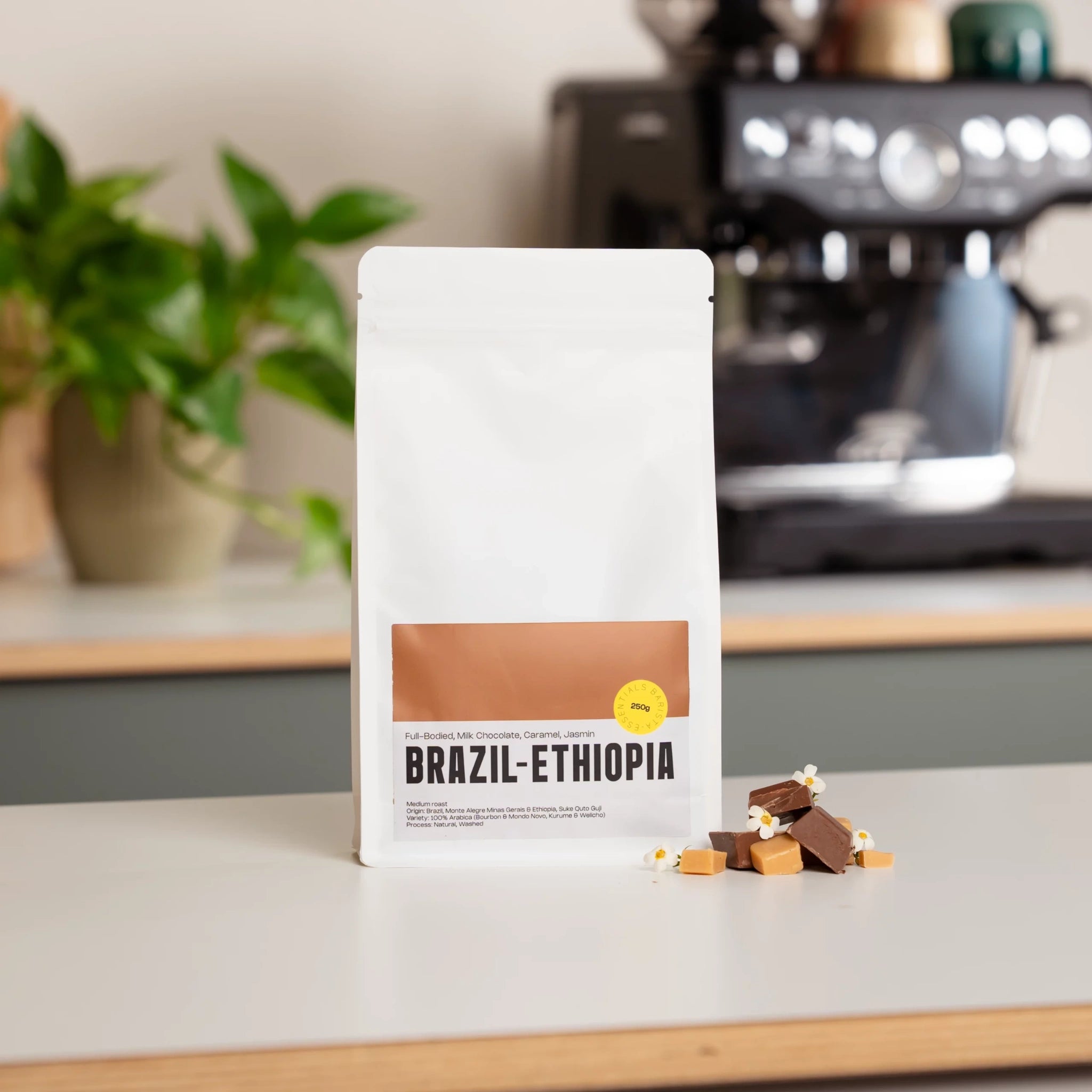 Specialty koffiebonen blend uit Brazilië en Ethiopië van Barista Essentials, geschikt voor thuisbarista’s.