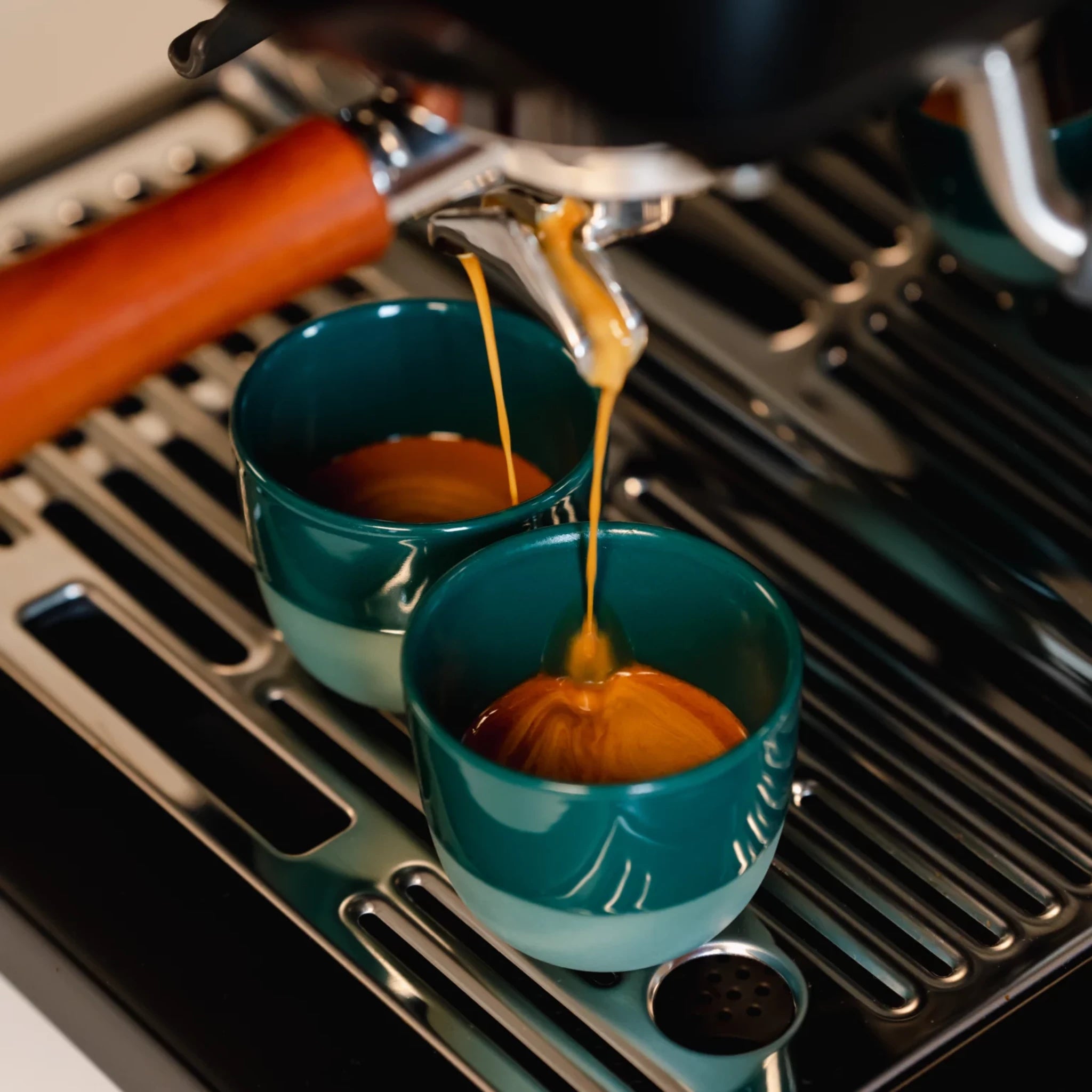 Klein en stijlvol groen kopje voor koffie en espresso van Barista Essentials 3