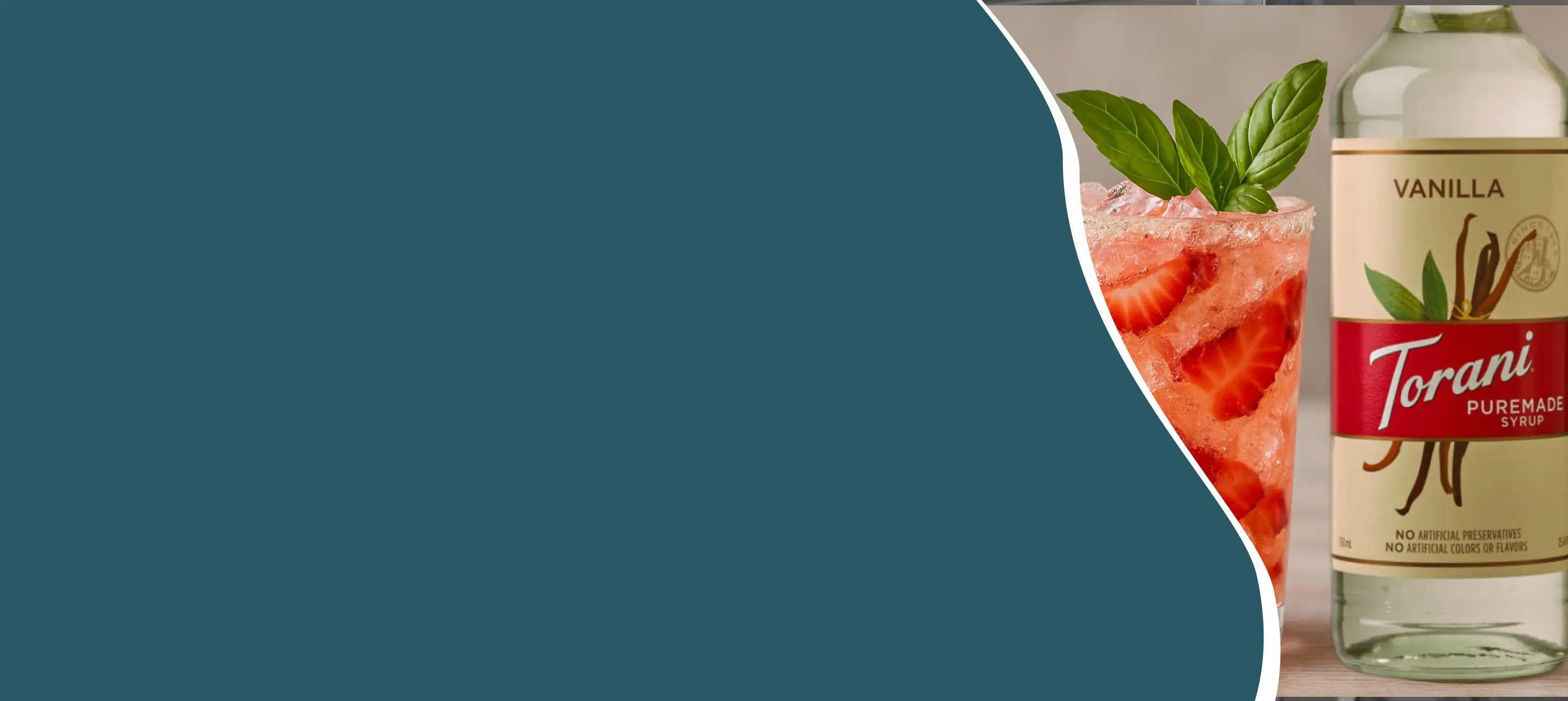 Banner met glas gevuld met mocktail en ernaast een fles vanille siroop van Torani