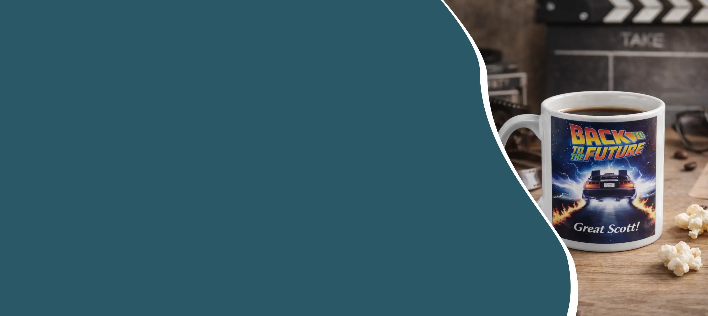 Banner met een afbeelding van een mok met Back To The Future bedrukking. Laat je mok bedrukken en ontwerpen met je favoriete film of televisie serie.