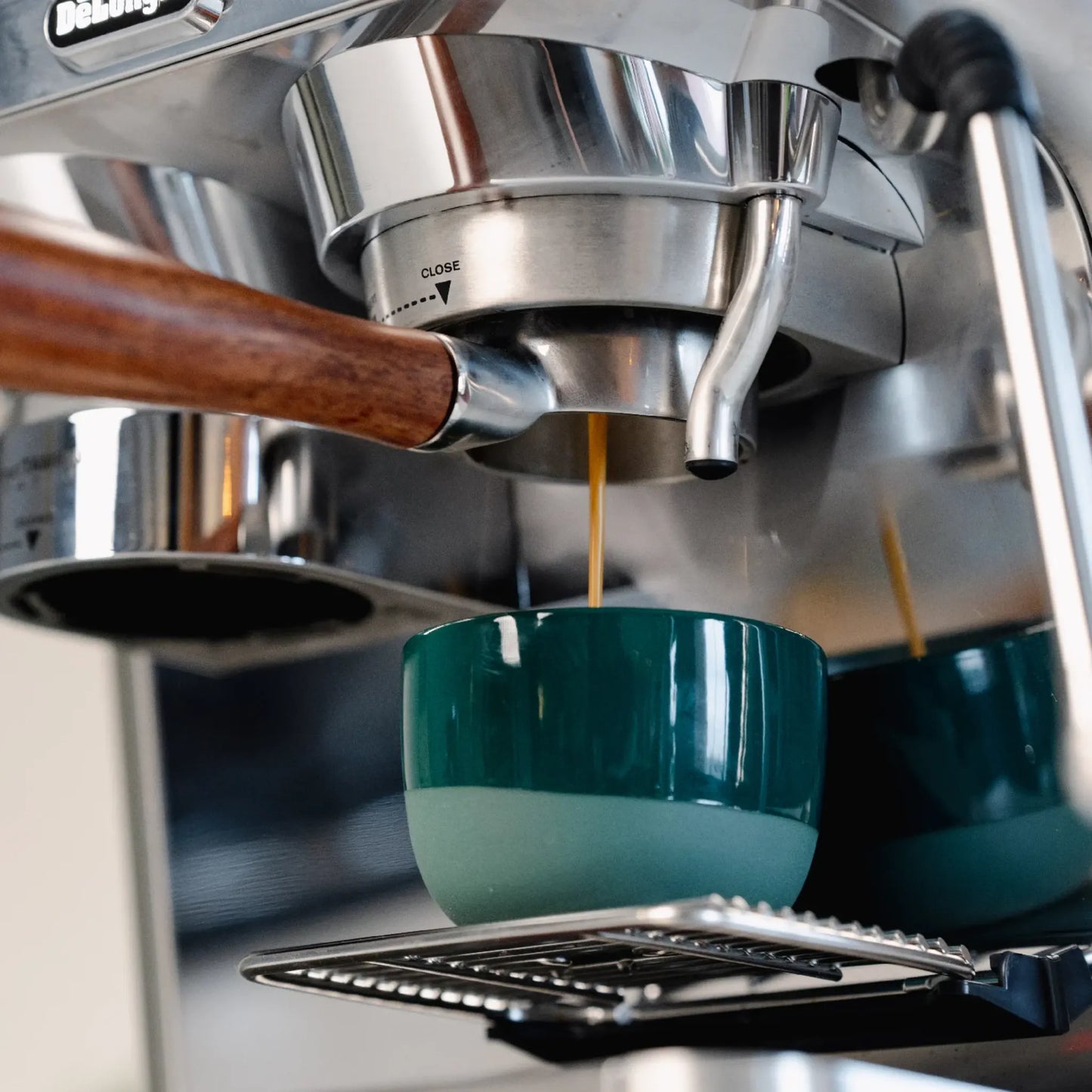 houten naked koffiehouder met filter barista essentials  en portafilter van 51mm voor delonghi la specialista 12.