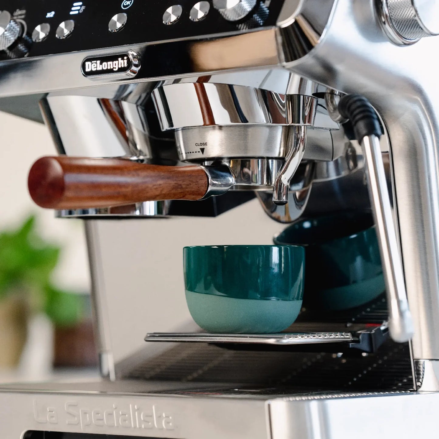 houten naked koffiehouder met filter barista essentials  en portafilter van 51mm voor delonghi la specialista.