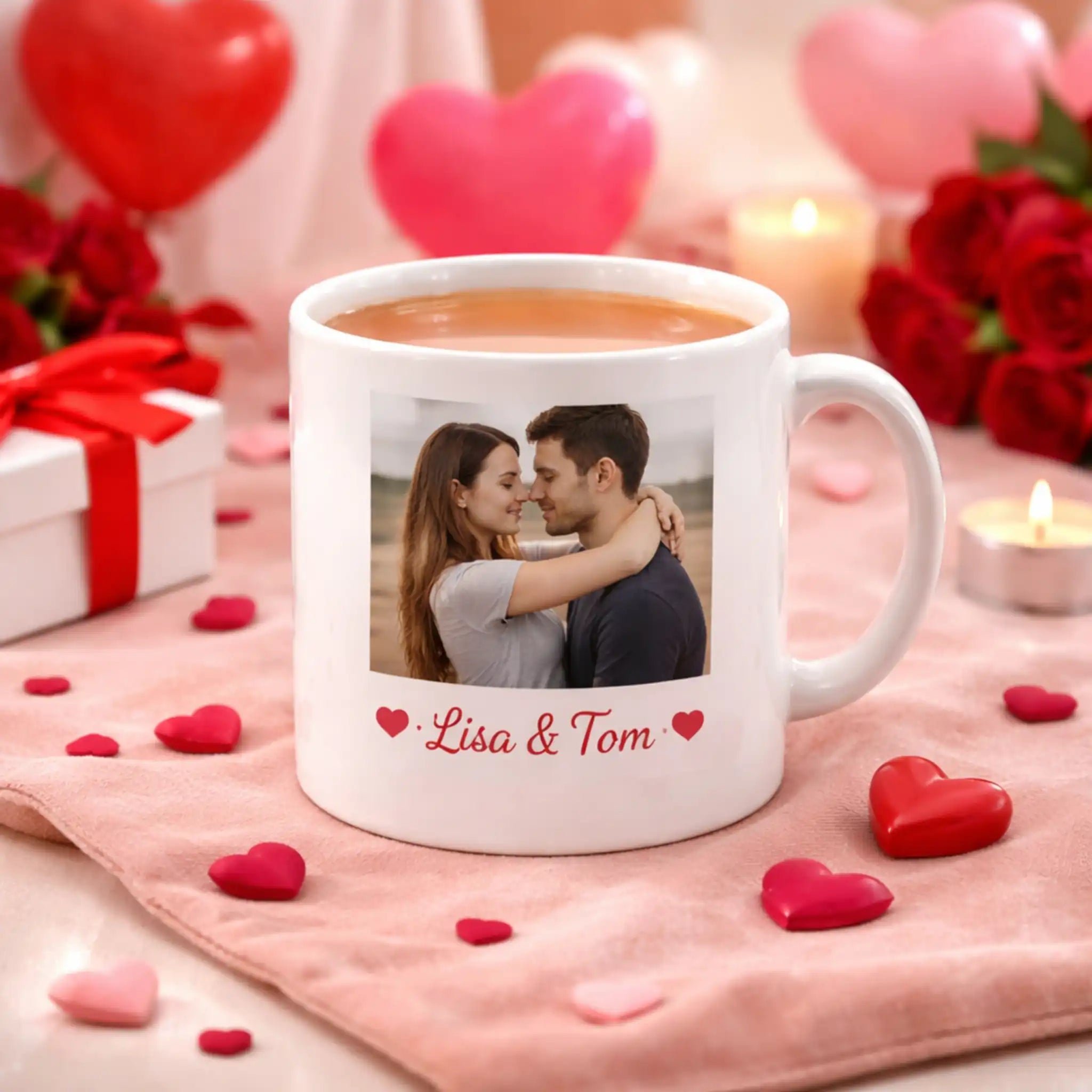 Persoonlijke Valentijnsmok met foto en namen, romantisch koffiemoment als liefdevol cadeau voor Valentijnsdag