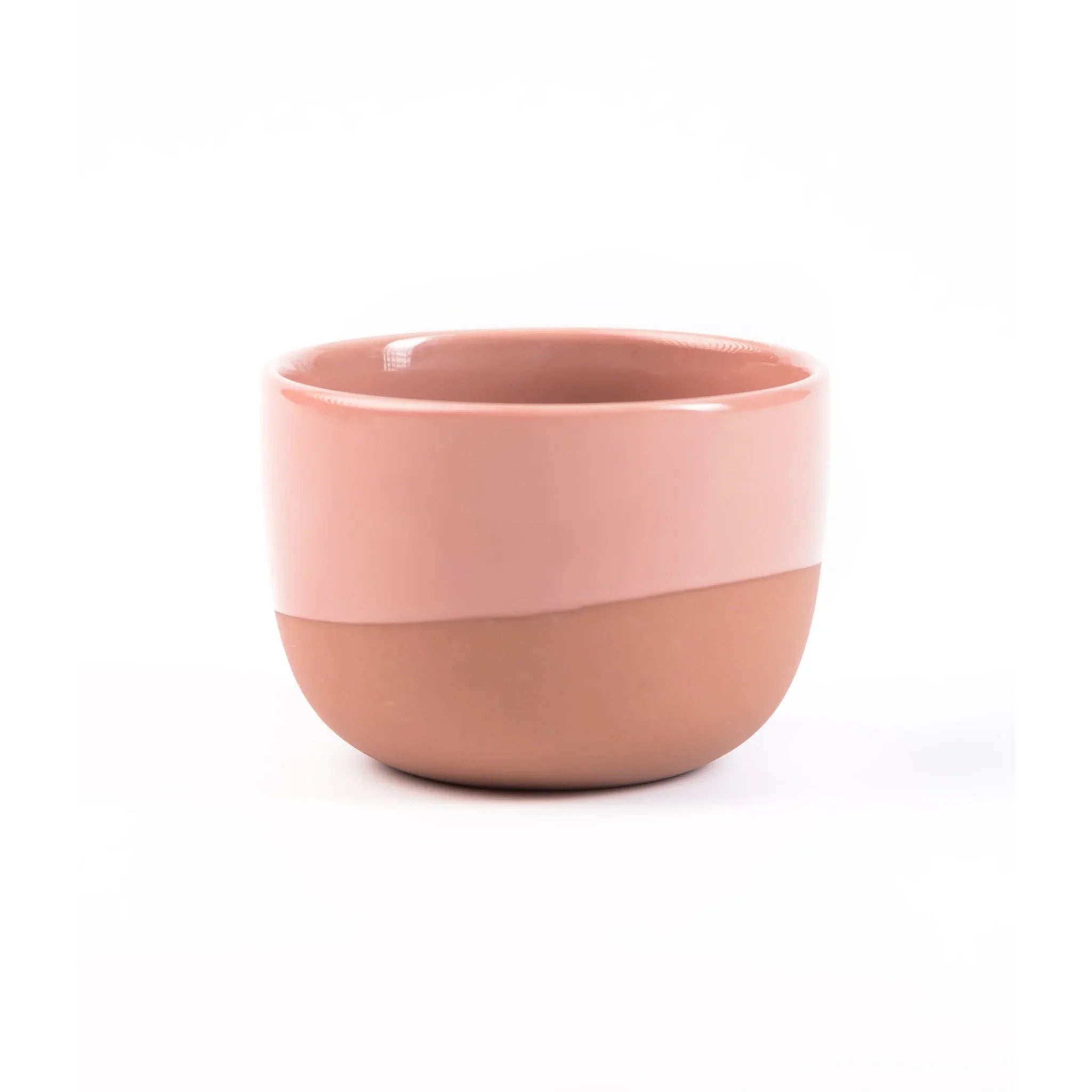 Terracotta pink roze cappuccino kopje van handgemaakt porselein – 180 ml inhoud, stapelbaar, krasbestendig en geschikt voor barista’s met een Sage of Philips machine met stoompijpje. Voor wie stijlvol én functioneel wil schenken.