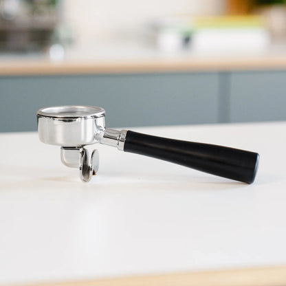 Portafilter dubbele uitloop 58 mm E61 zwart: filterdrager op het aanrecht