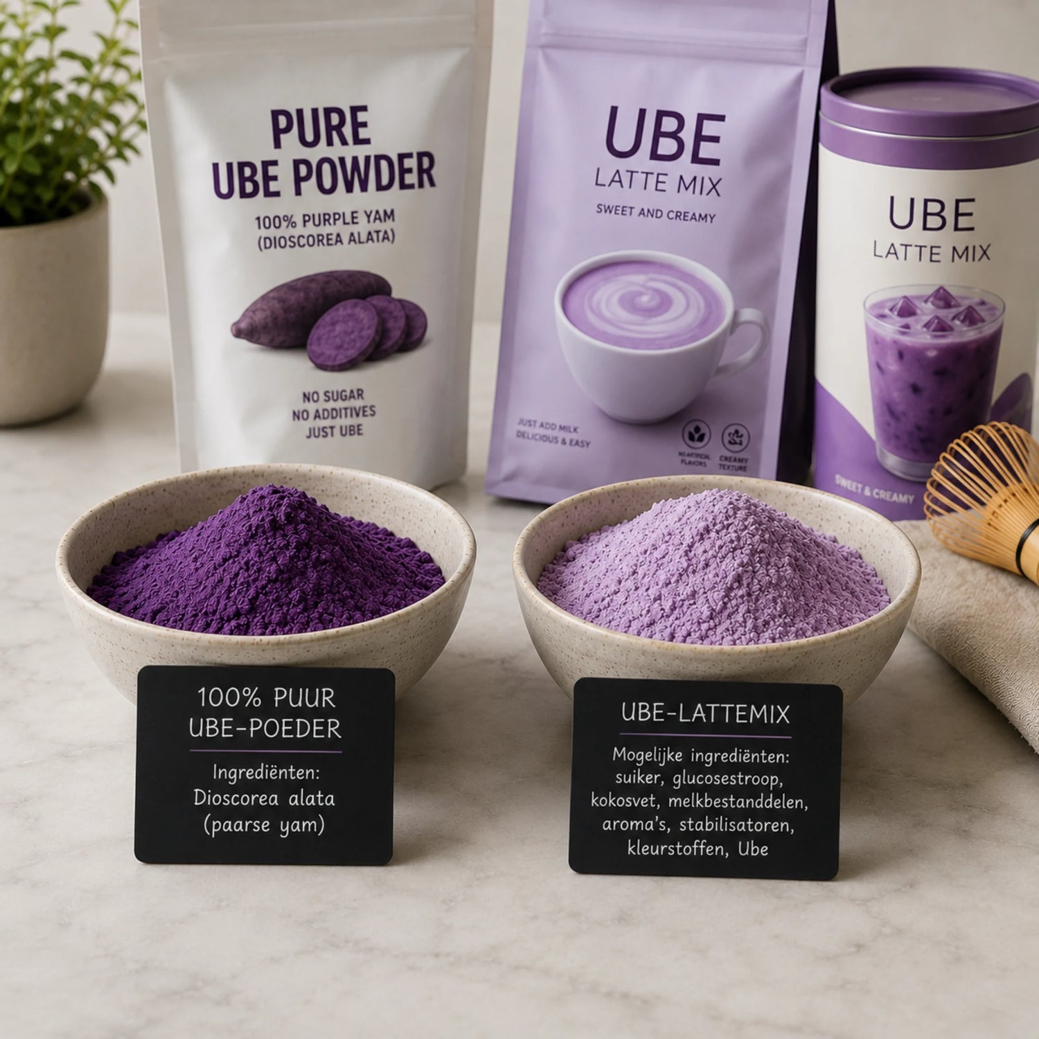 Twee kommen met 100% puur Ube-poeder en Ube-lattemix naast elkaar, met Ube-verpakkingen en ingrediënteninformatie op de achtergrond.