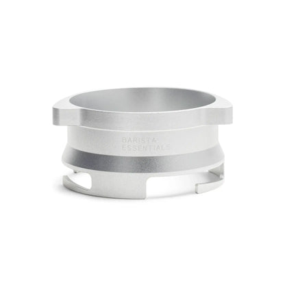 Productfoto van een zilverkleurige 53,3 mm doseerring (Barista Essentials) voor Sage Barista Express/Pro/Touch, geïsoleerd op een witte achtergrond.