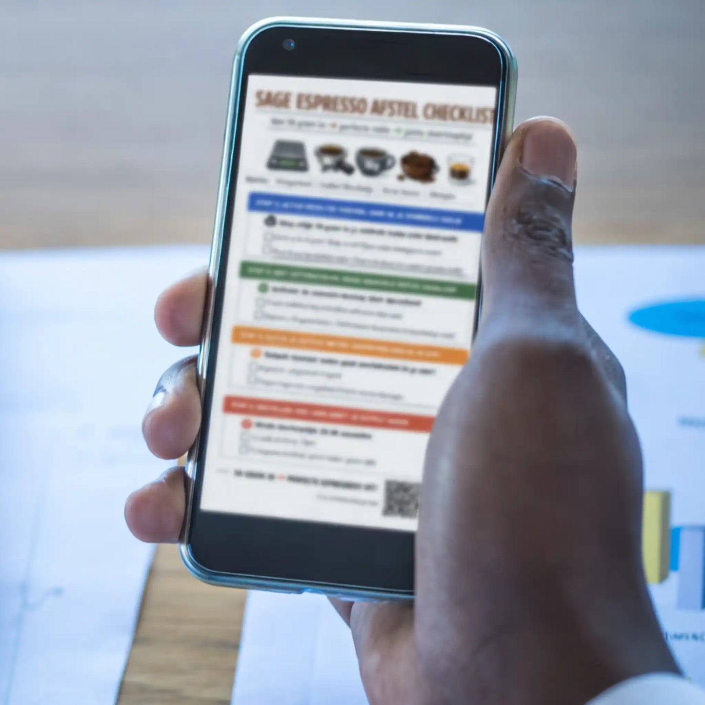 Sage Barista Express afstellen handleiding PDF zichtbaar op smartphone tijdens espresso afstellen thuis