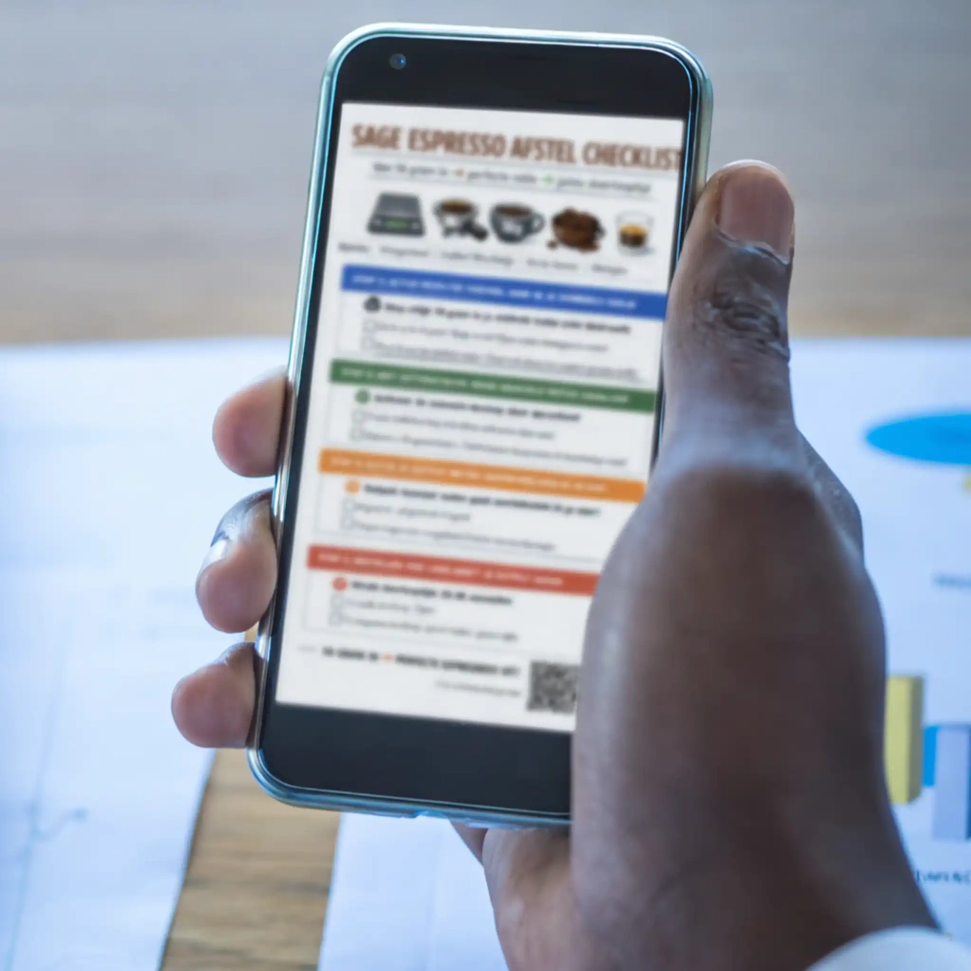 Sage Barista Express afstellen handleiding PDF zichtbaar op smartphone tijdens espresso afstellen thuis