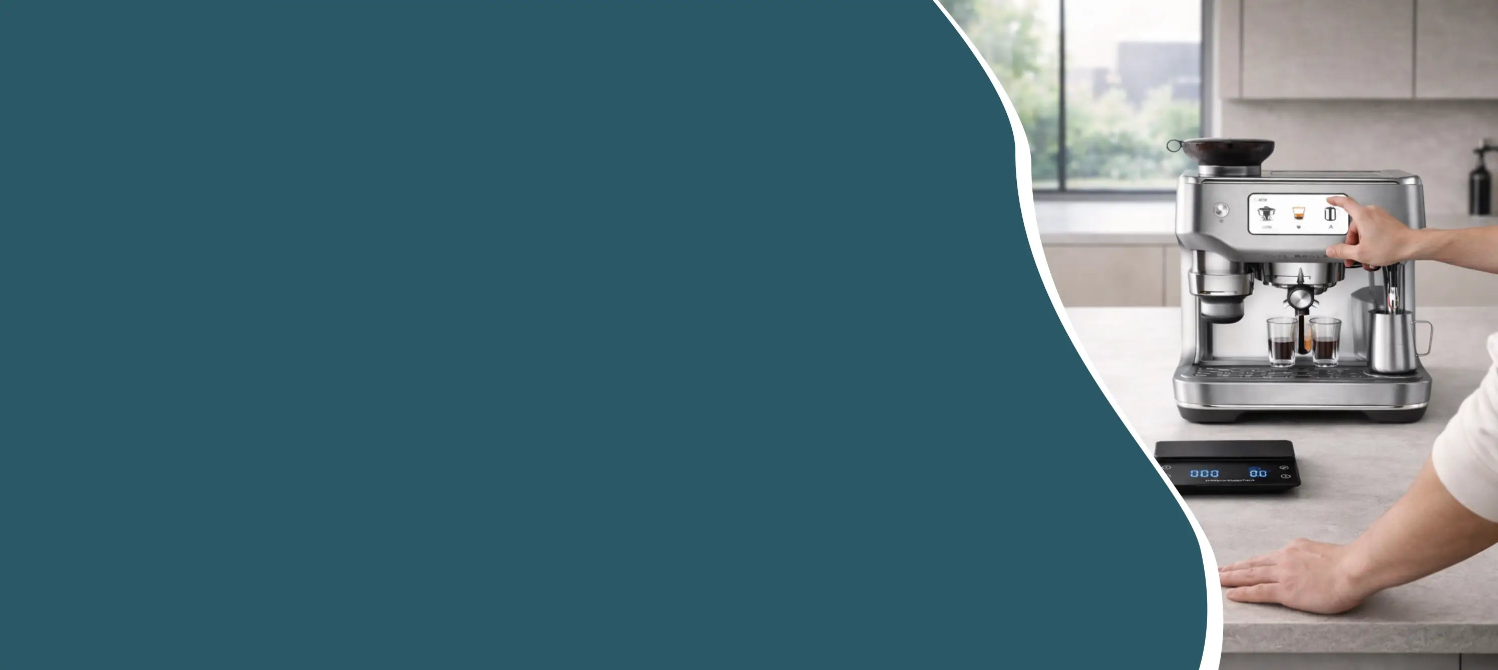 Hero banner met Sage privé barista workshop aan huis met professionele begeleiding, waarbij de espressomachine stap voor stap wordt ingesteld en bediend in een rustige thuisomgeving.