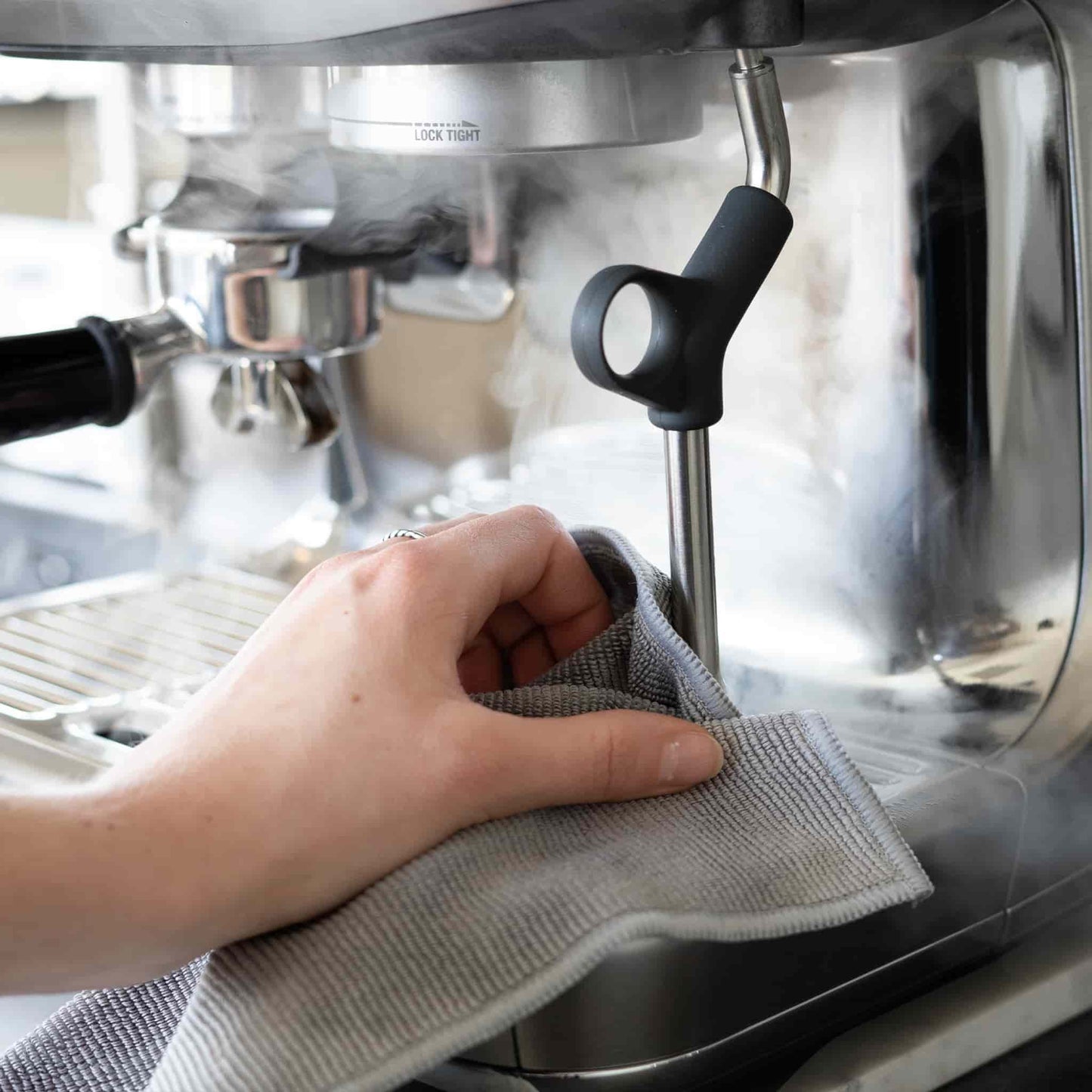 schoonmaakdoekjes grijs voor de espresso machine van barista essentials. Vooraanzicht.