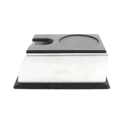 Zilveren RVS tamper station voor thuisbarista’s, frontaanzicht met uitsparingen voor tamper en portafilter