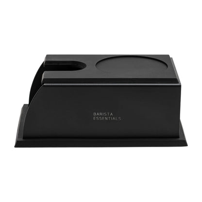 Zwart Barista Essentials tamping station met uitsparing en ronde tamperplek op lichte achtergrond