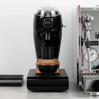 Uitkloplade zwart mini rvs voor de espressomachine van de koffieliefhebber. Debaristashop en Geertjandebaristaman. Sfeerbeeld 2.