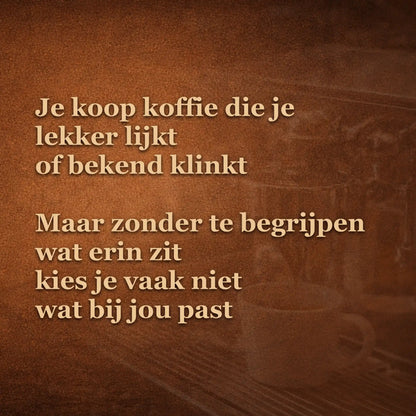 Thuisbarista die koffiebonen kiest op gevoel zonder te begrijpen wat het verschil is tussen arabica en robusta voor espresso